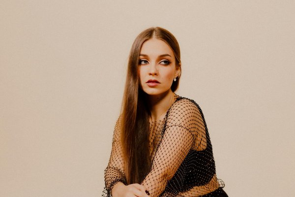 La Guía Esencial de Compras para la Moda Mujer